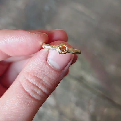 Ring :ground: | sanfter Lichtschein in facettiertem Gelbgold