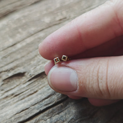 Ohrschmuck :square: | Puristische Eleganz mit braunen Carré-Diamanten