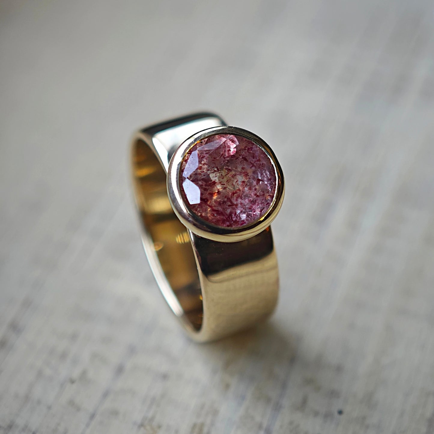 Ring :queen: | Feminines Statementpiece mit Erdbeerquarz