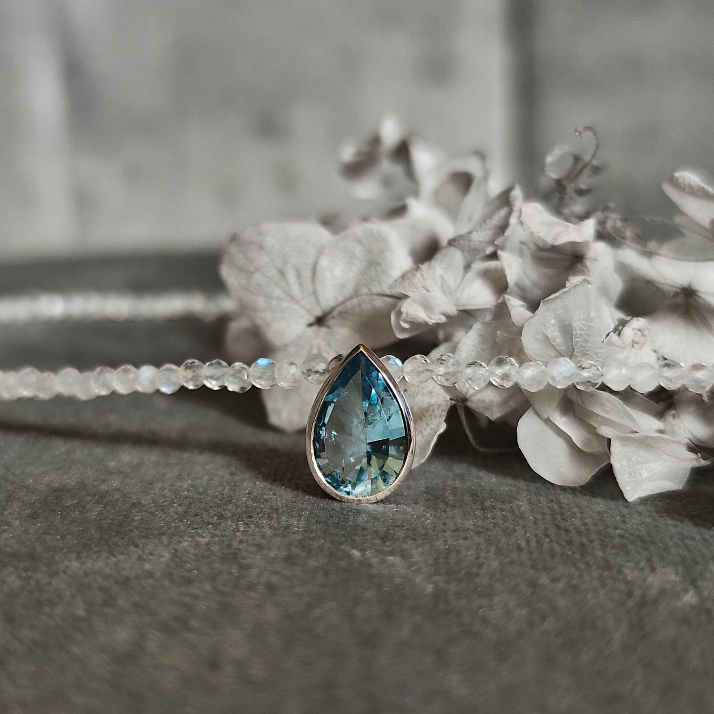 Halsschmuck :reflections: | Kunstvolle Harmonie aus Edelsteinen in Silber