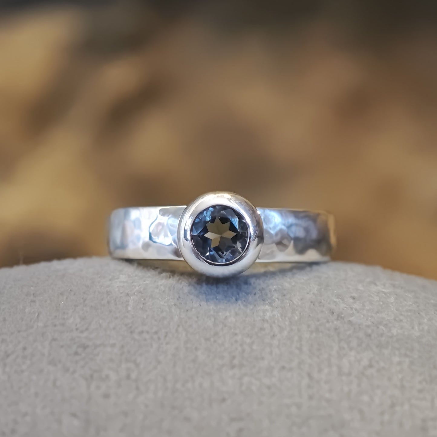 Ring :shadow: | Silber und Grau in weiblichen Formen