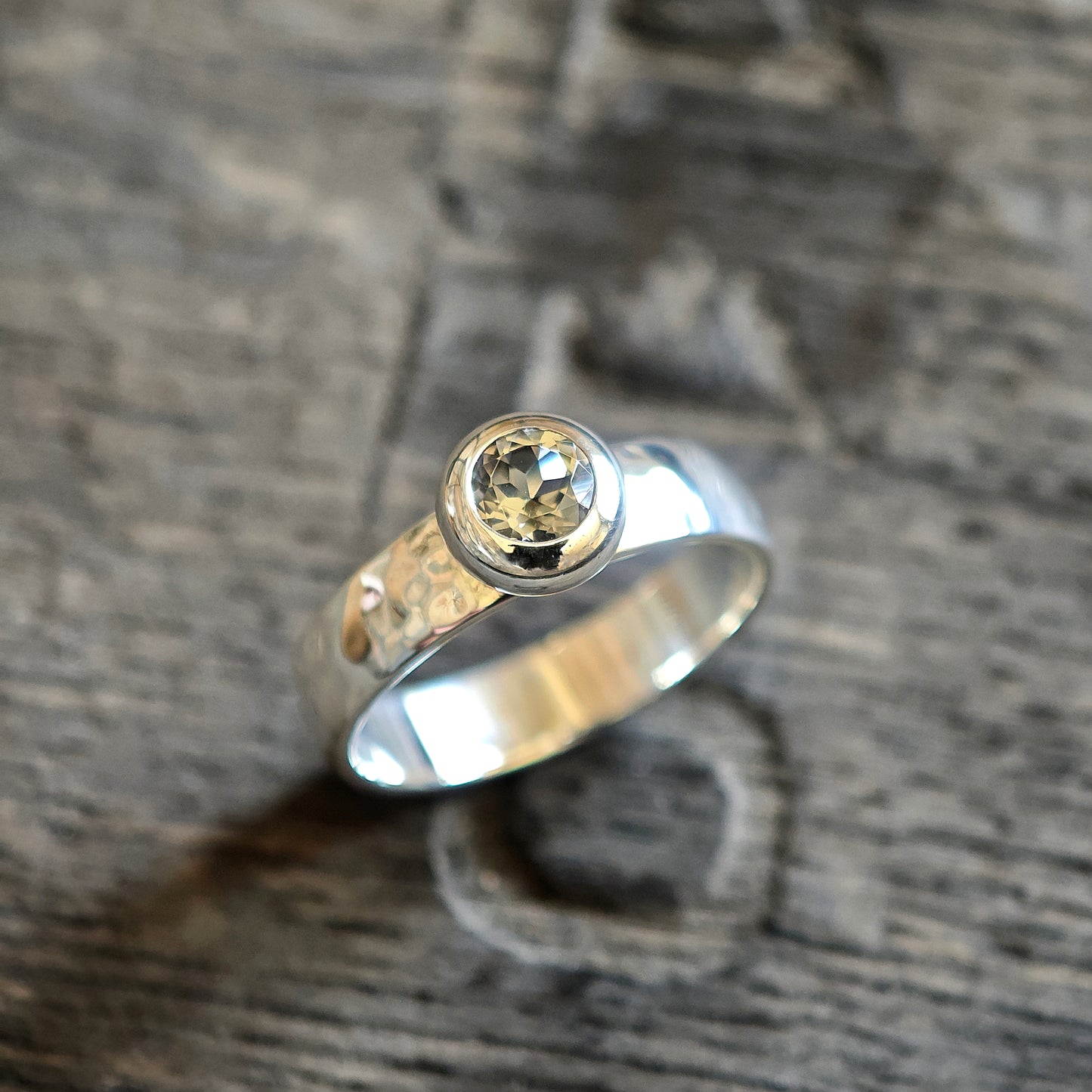 Ring :shadow: | Silber und Grau in weiblichen Formen