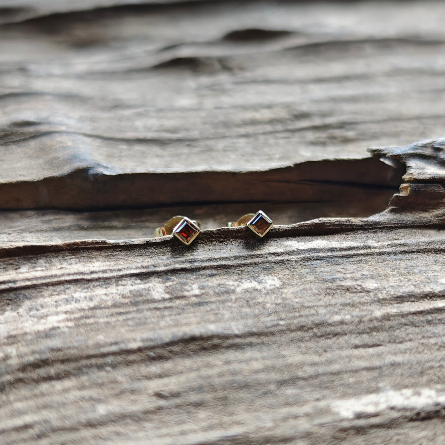 Ohrschmuck :square: | Puristische Eleganz mit braunen Carré-Diamanten