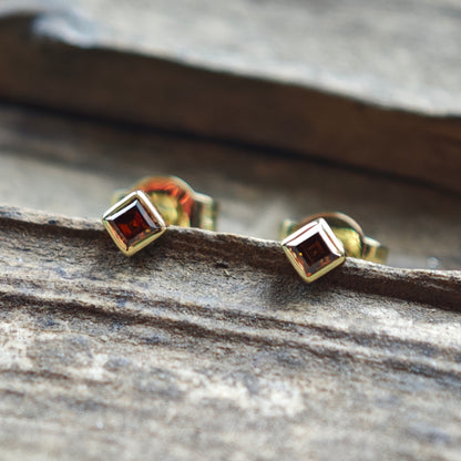 Ohrschmuck :square: | Puristische Eleganz mit braunen Carré-Diamanten