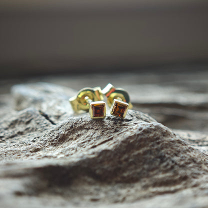 Ohrschmuck :square: | Puristische Eleganz mit braunen Carré-Diamanten