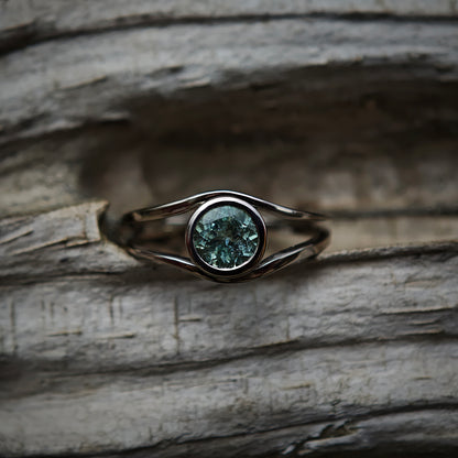 Ring :verve: | Eisblaues Leuchten in zartem Weißgold