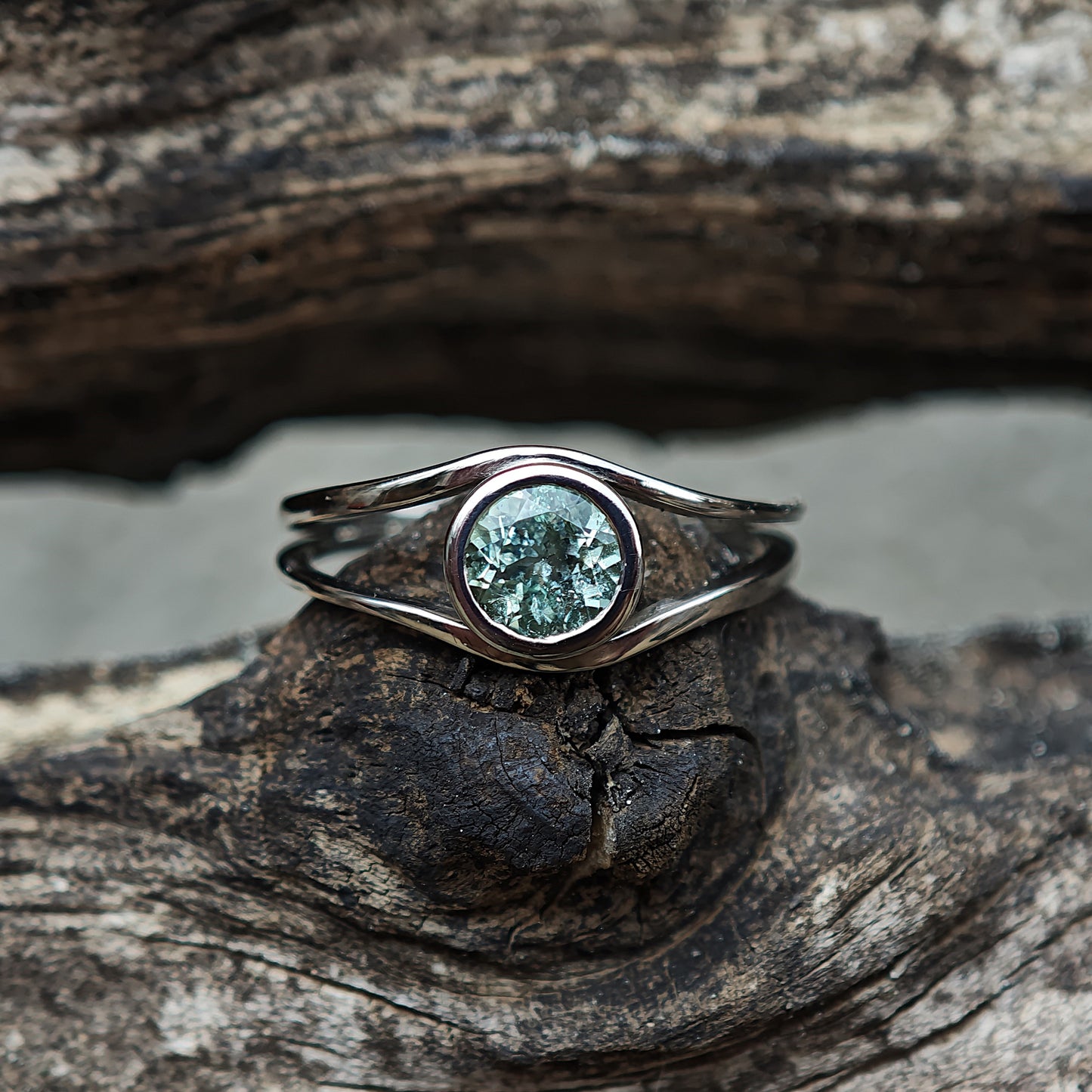 Ring :verve: | Eisblaues Leuchten in zartem Weißgold