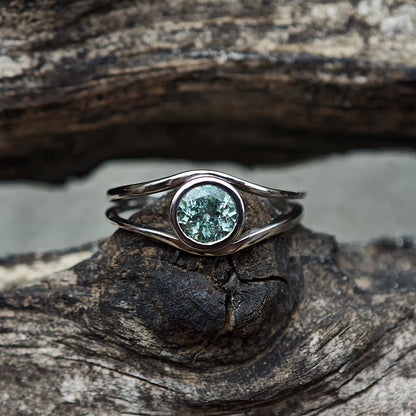 Ring :verve: | Eisblaues Leuchten in zartem Weißgold