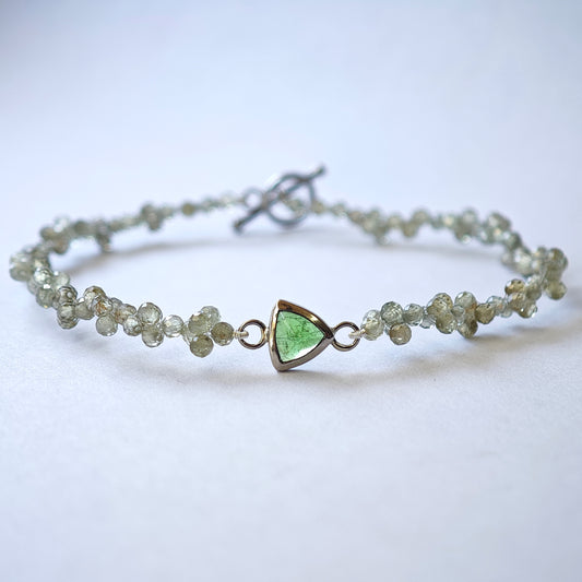 Armschmuck :vino: | Grün funkelndes Geflecht um Weißgold