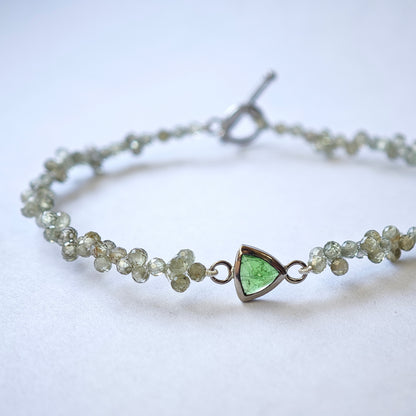 Armschmuck :vino: | Grün funkelndes Geflecht um Weißgold