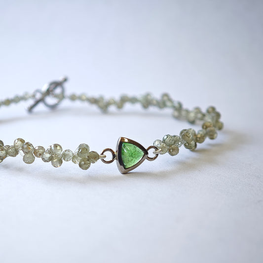 Armschmuck :vino: | Grün funkelndes Geflecht um Weißgold