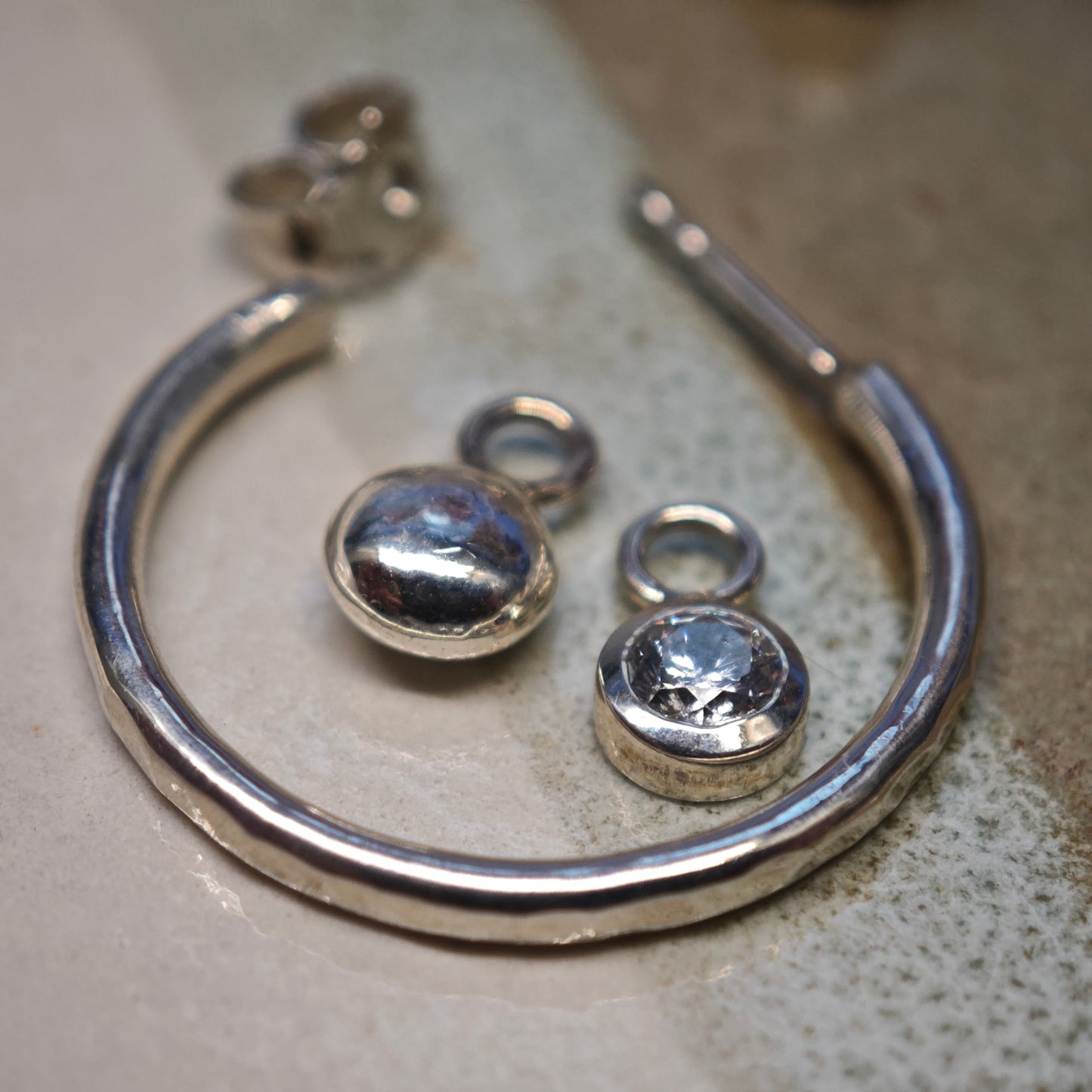 Ohrschmuck :vola: | Wandelbare Eleganz mit handgeschmiedeter Struktur
